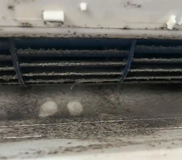 上海市空调吹的风有股烧焦味是怎么回事